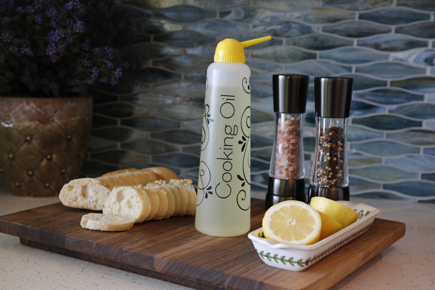 Closable Oil Dispenser w/ Flow-Control -Assorted Colors Case