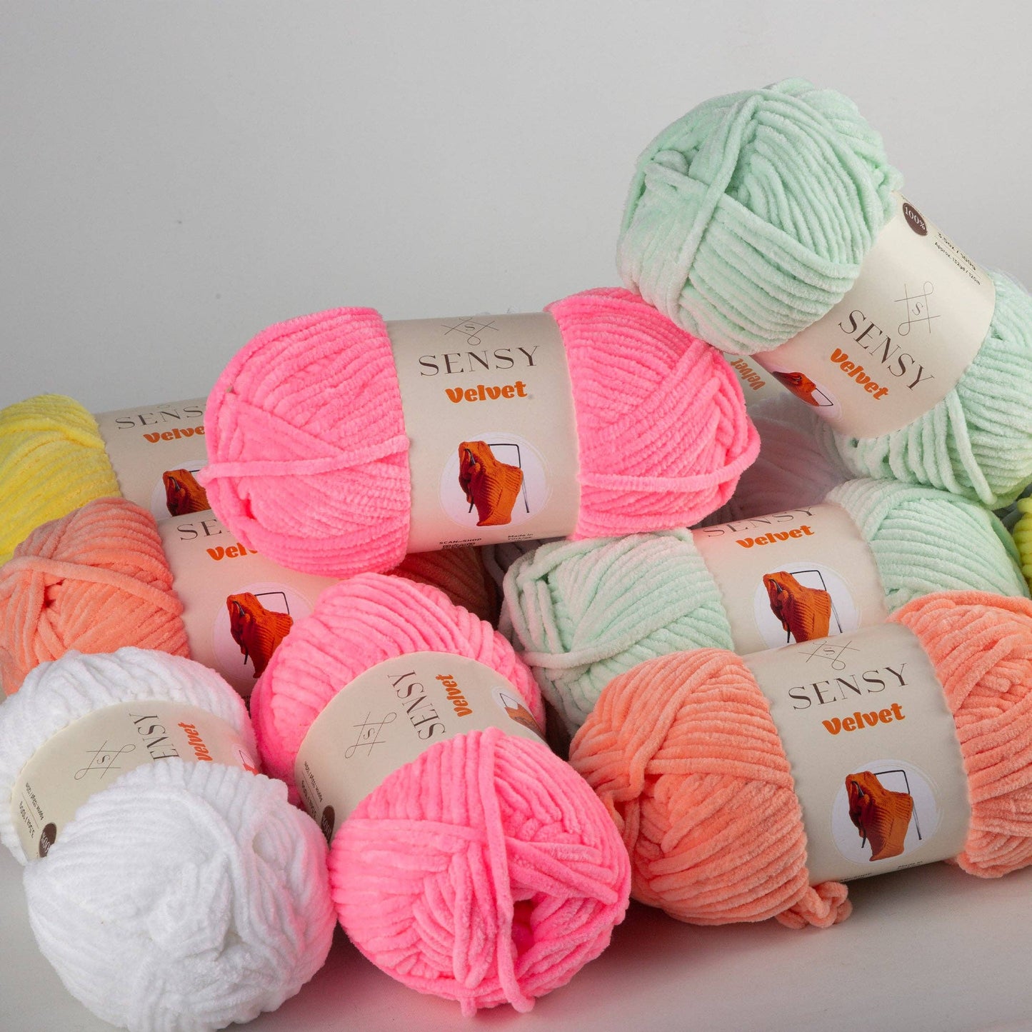 Sensy Velvet Yarn, Blanket Yarn, 3.5 oz, 132 Yards, Gauge 5 Bulky: Baby Blue / 1 Skein
