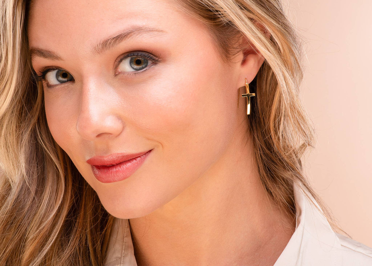 Maria Polished Cross Drops Gold - AMANDA BLU