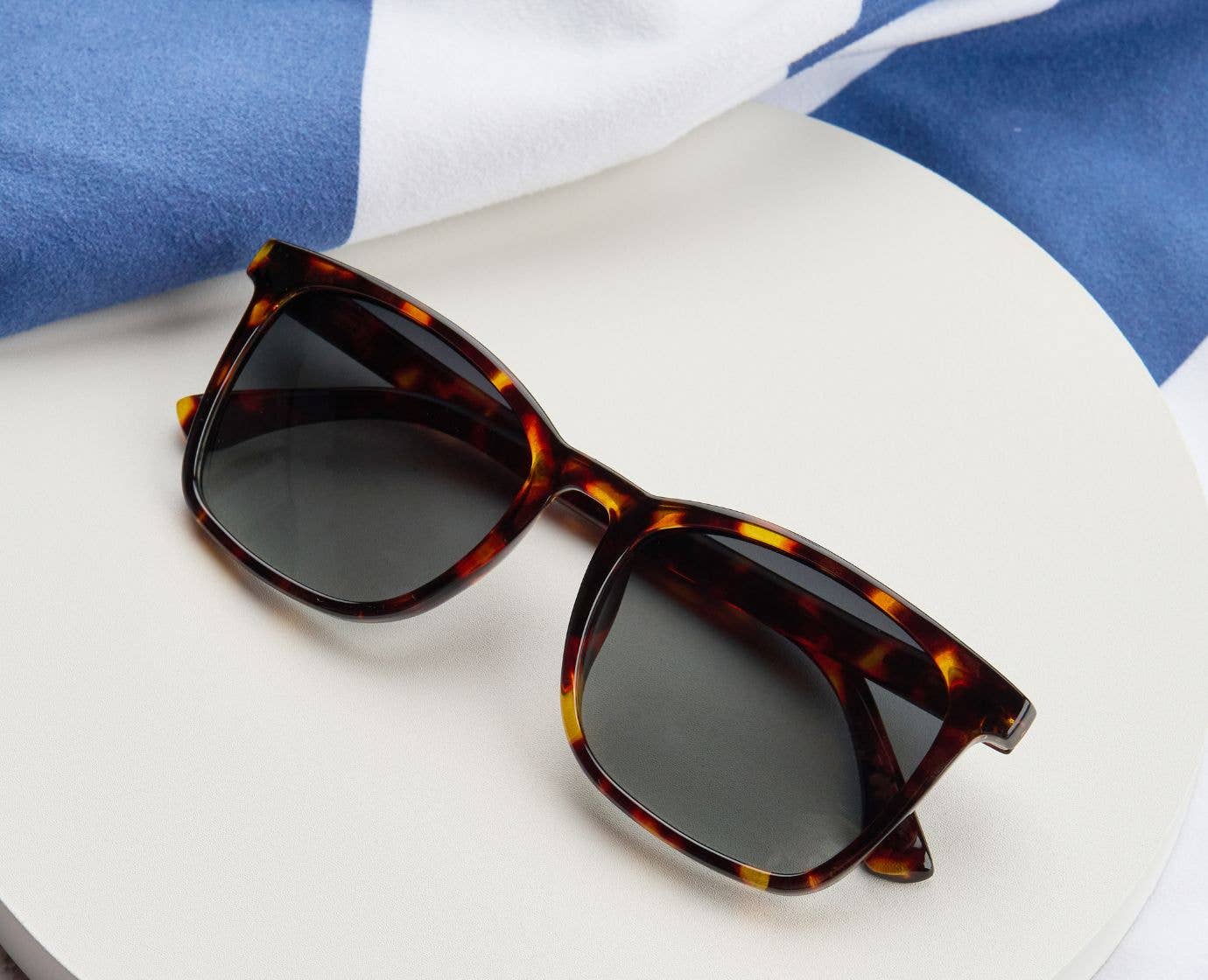 Mateo (Sunglasses): Tortoise / No Correction / None
