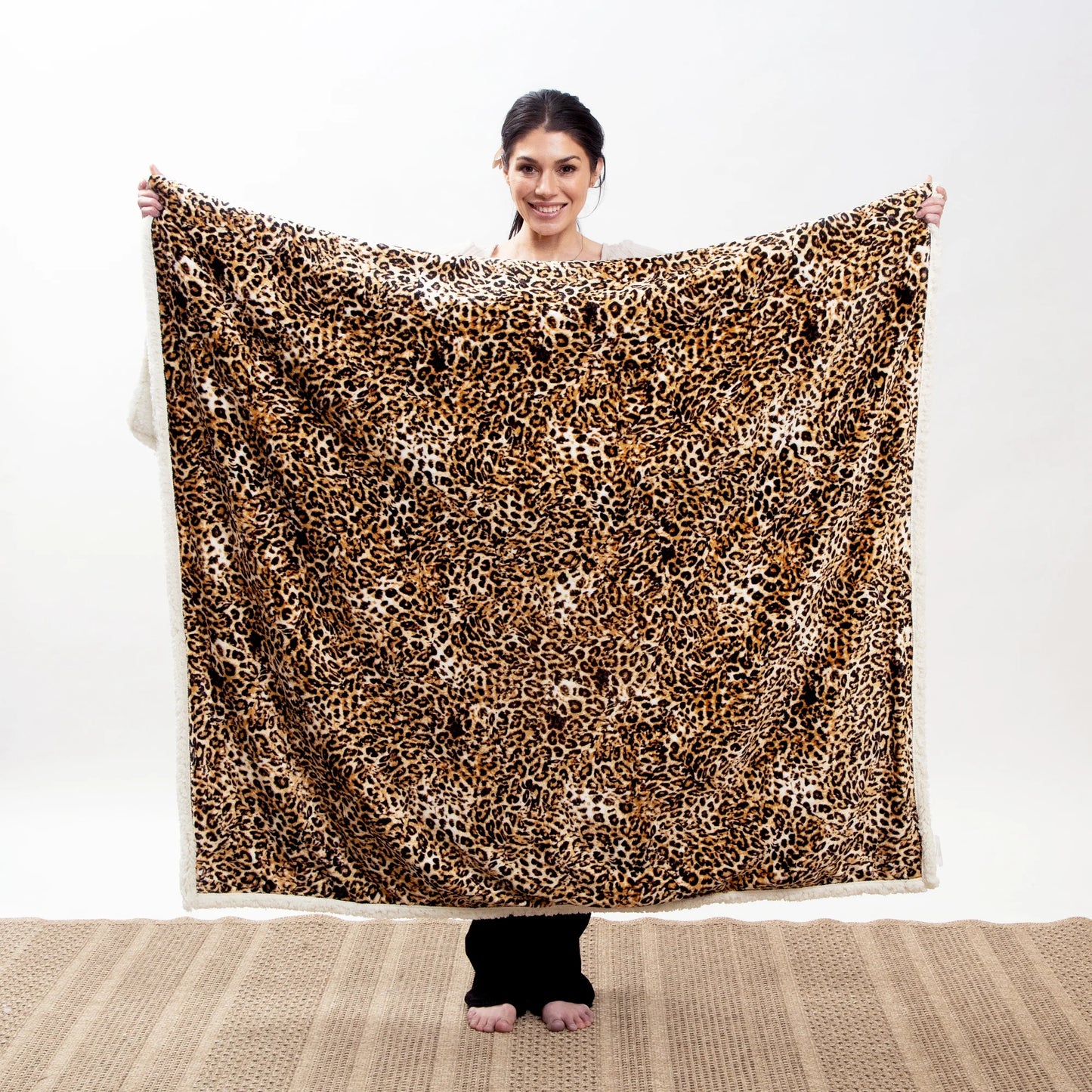 JP827 Carsten's Leopard Plush Throw Blanket