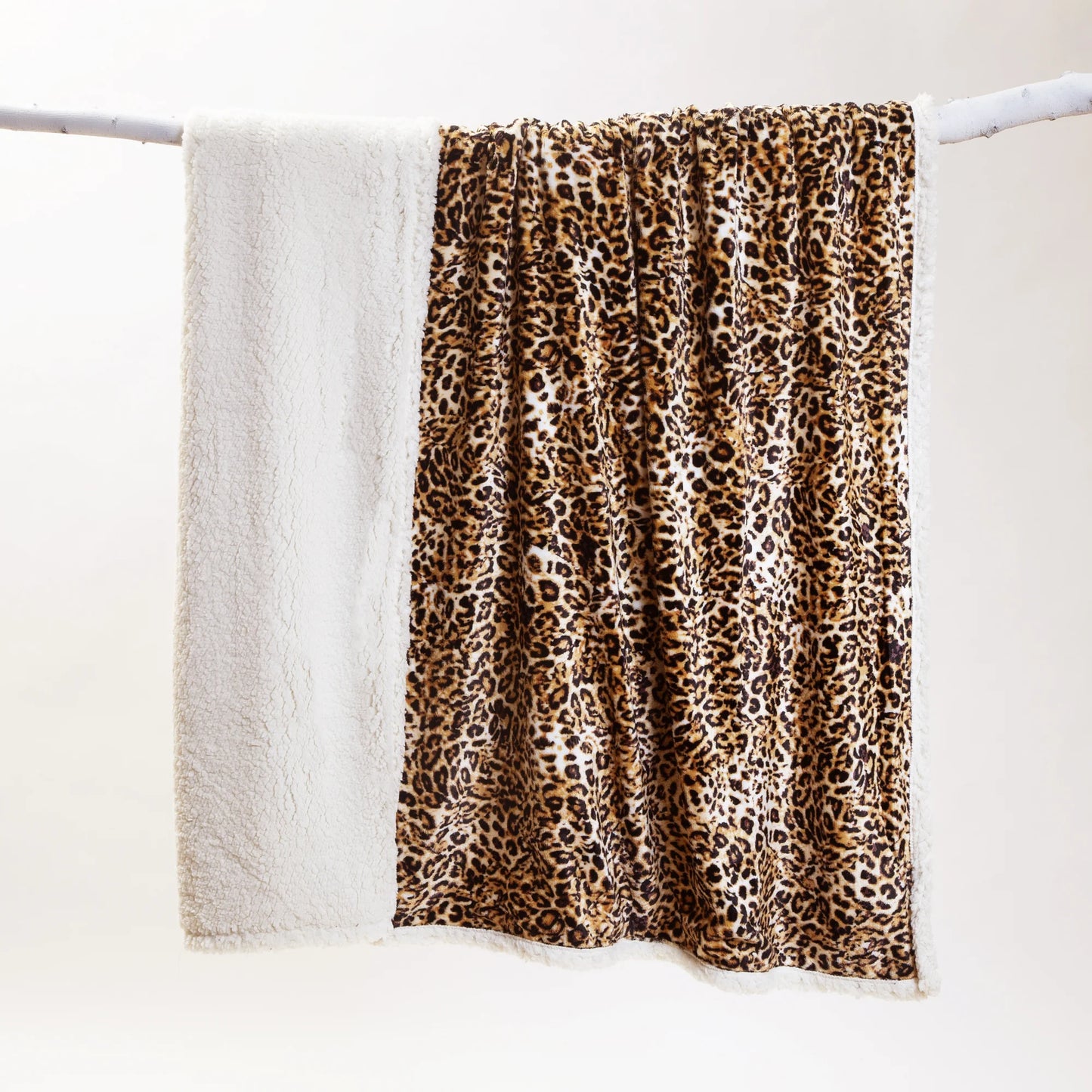 JP827 Carsten's Leopard Plush Throw Blanket