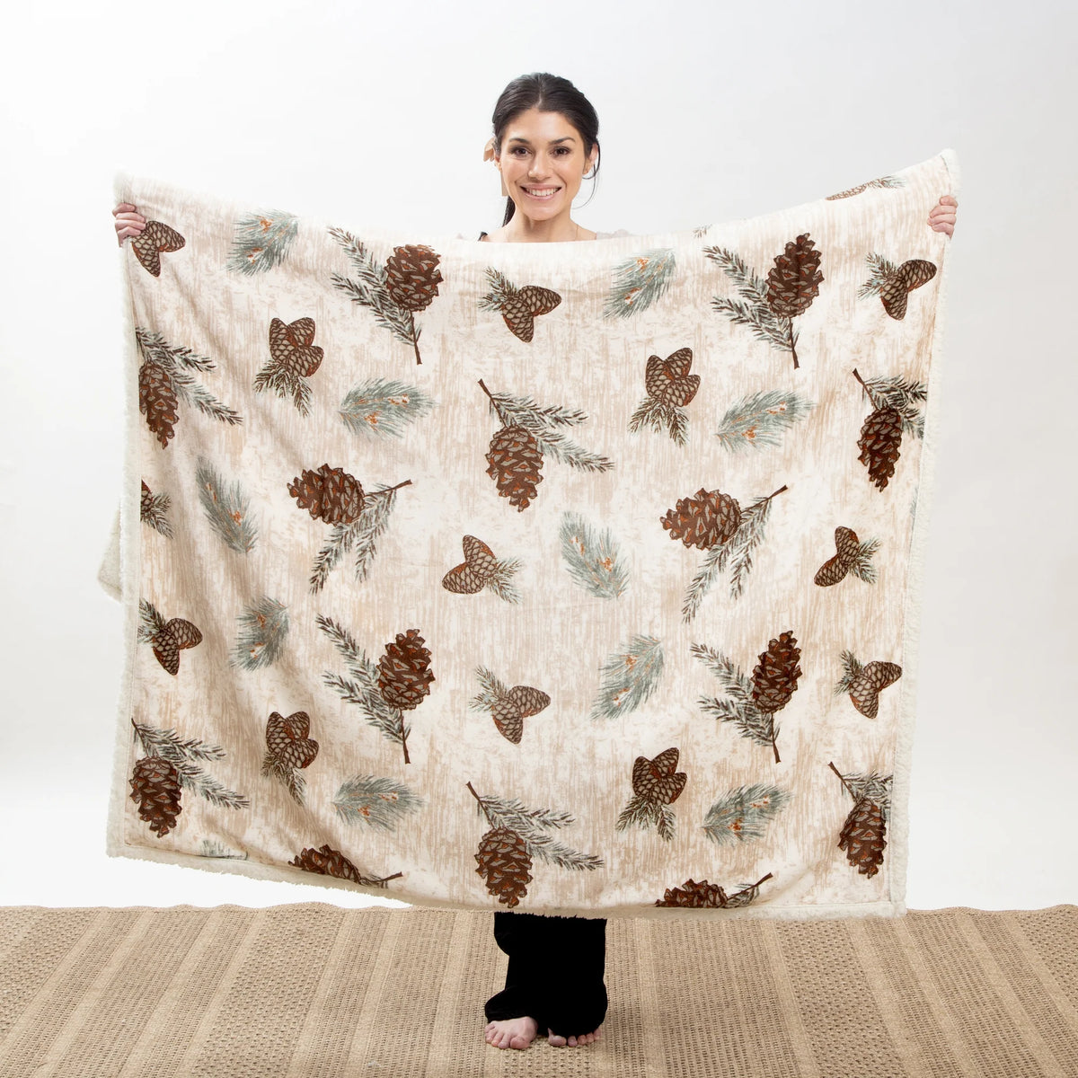 JP867 Carsten's Pinecone Plush Throw Blanket
