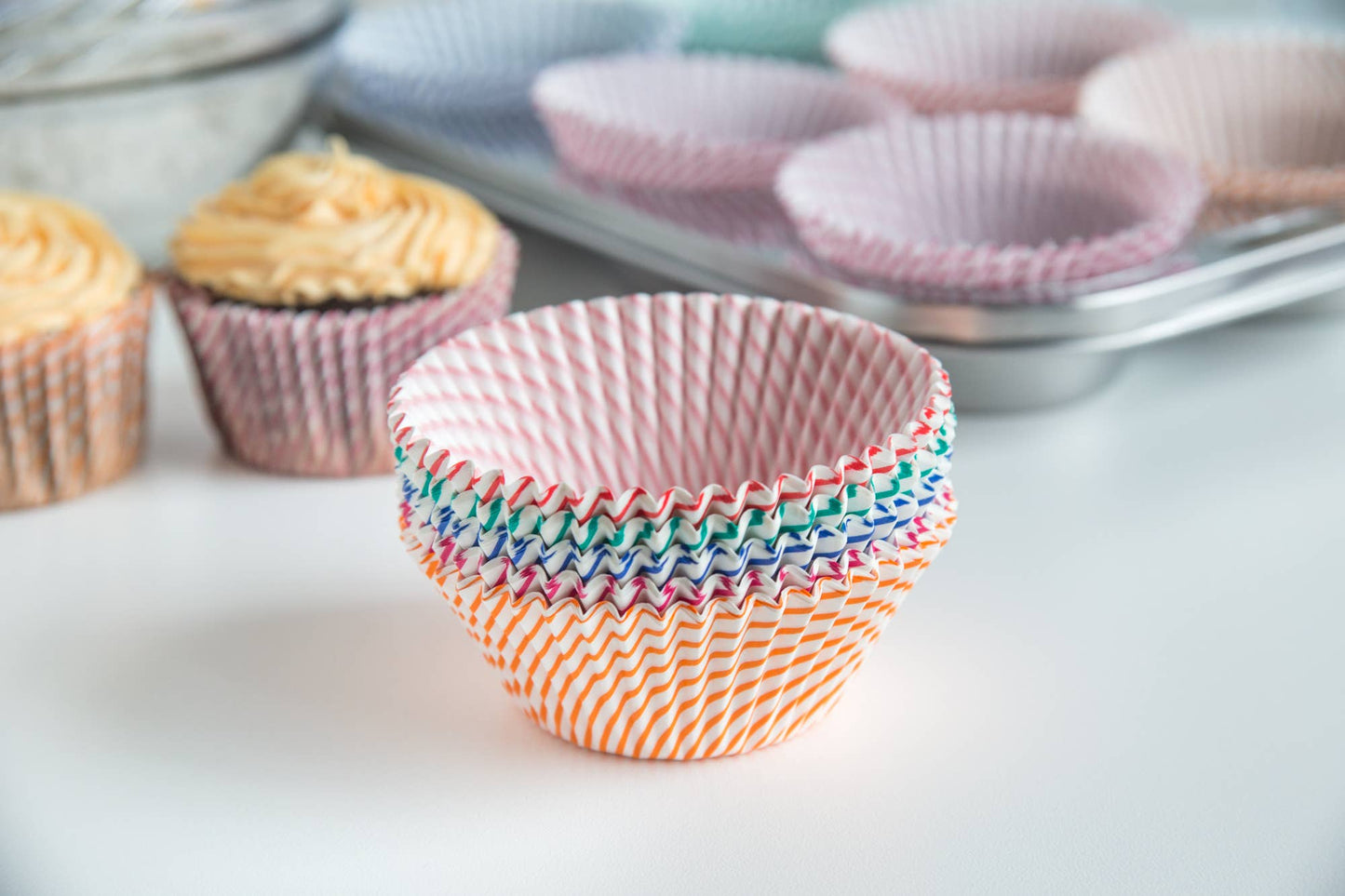 Fox Run Candy Cane Swirl Cupcake Liners, Set of 100, 3"