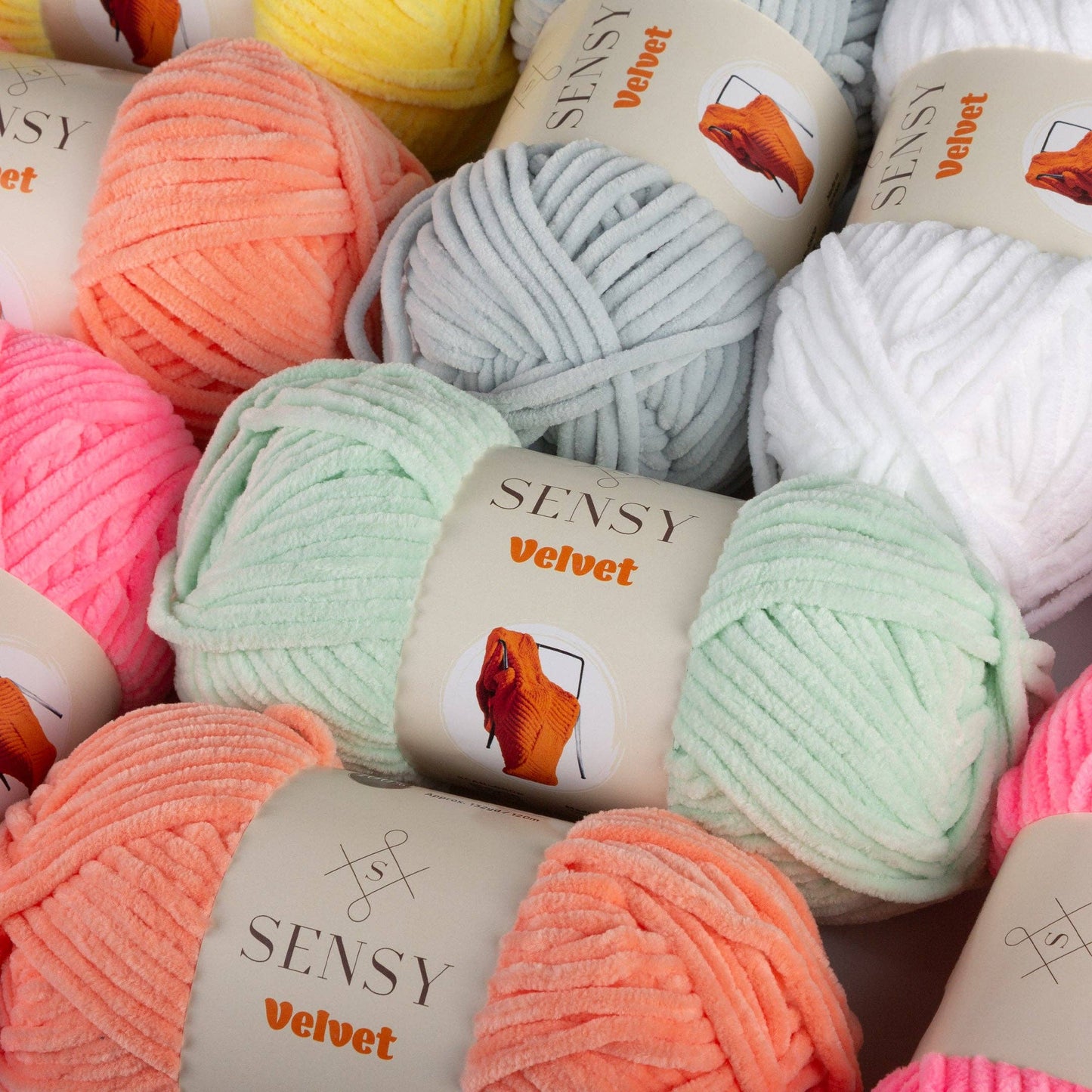 Sensy Velvet Yarn, Blanket Yarn, 3.5 oz, 132 Yards, Gauge 5 Bulky: Baby Blue / 1 Skein