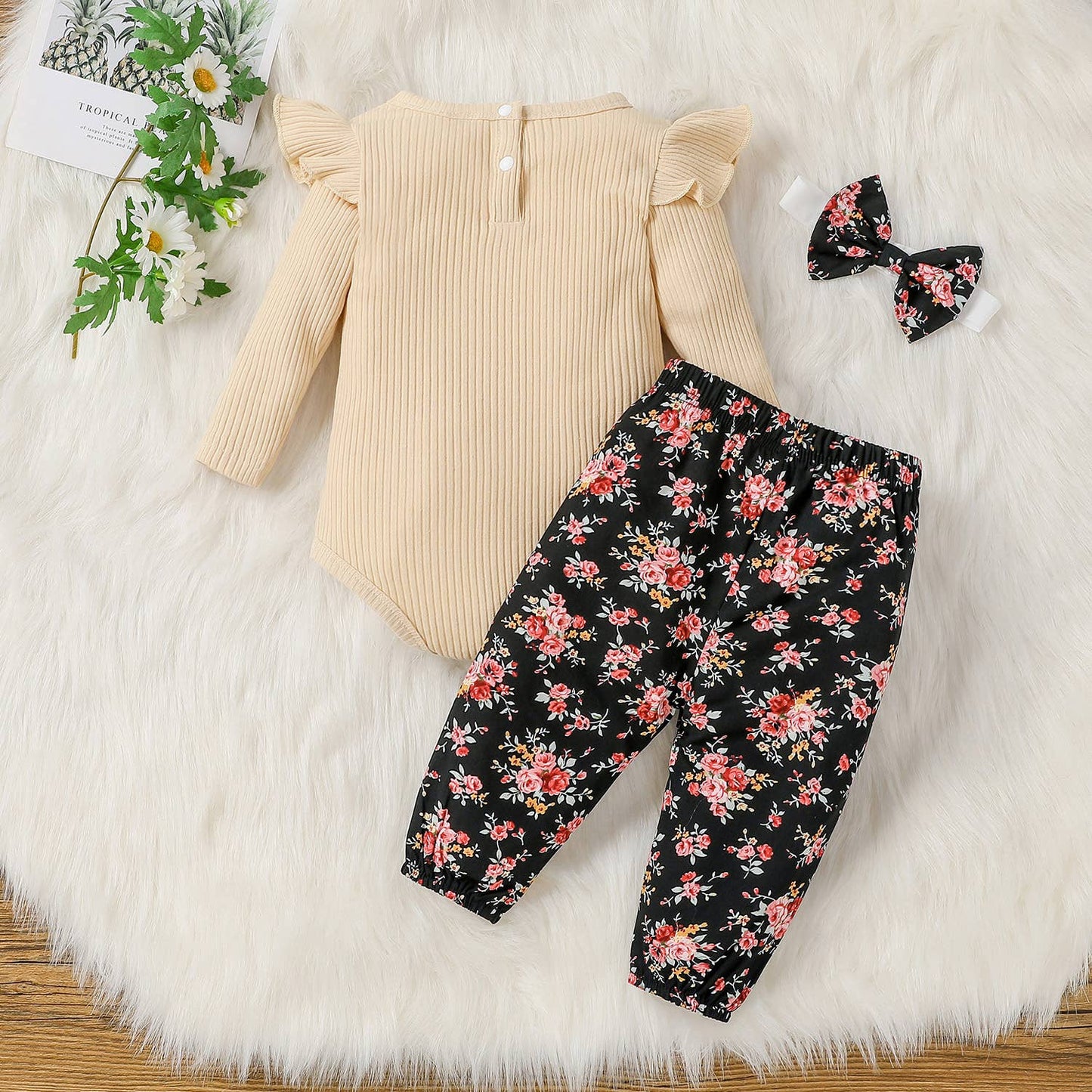 Ribbed 3pcs FloralRuffle Decor Long-sleeve Baby Set: Khaki / 0-3 Months