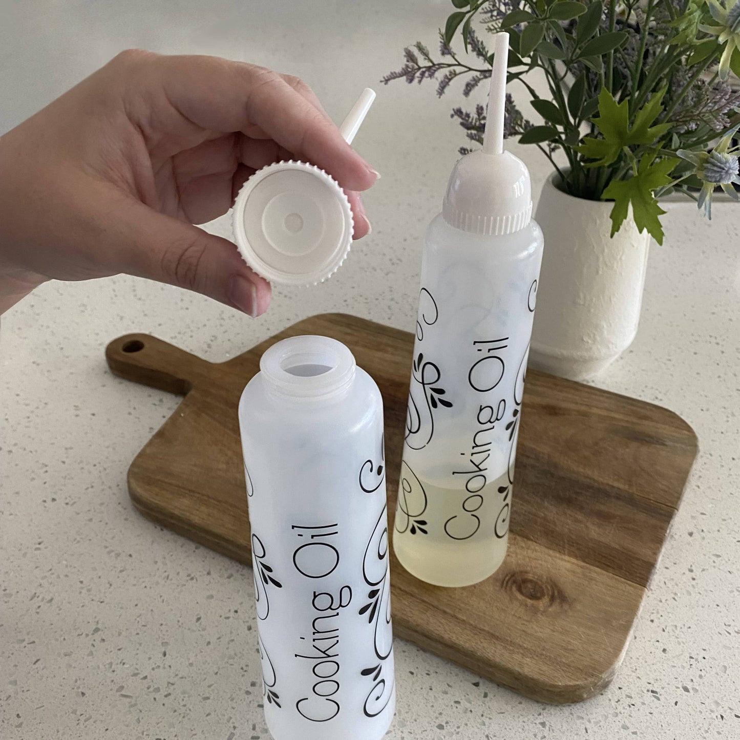 Closable Oil Dispenser w/ Flow-Control -Assorted Colors Case