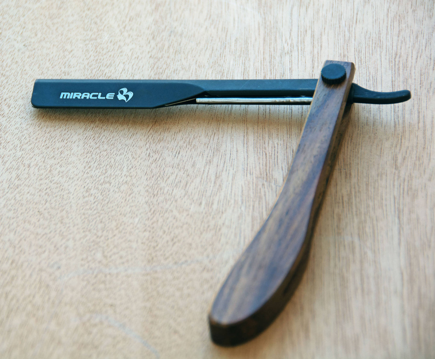 Straight Razor with Fine Wood Handle - Straight Edge Razor