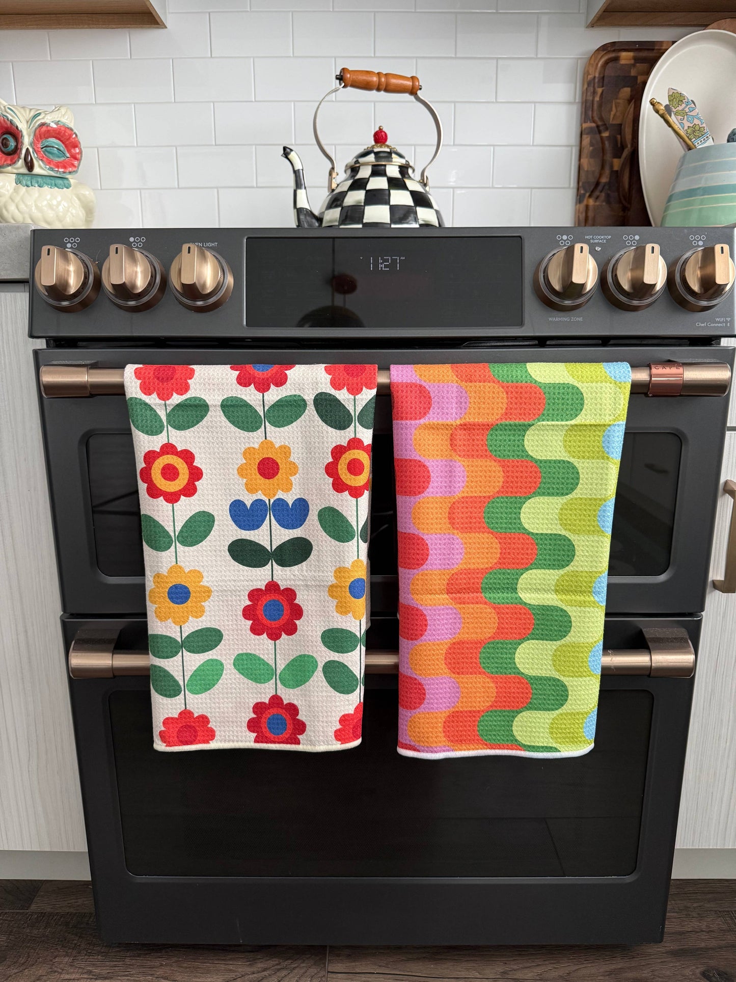 VW: Double-Sided Hand Towel: Multi / 17x27 in / Hand Towel