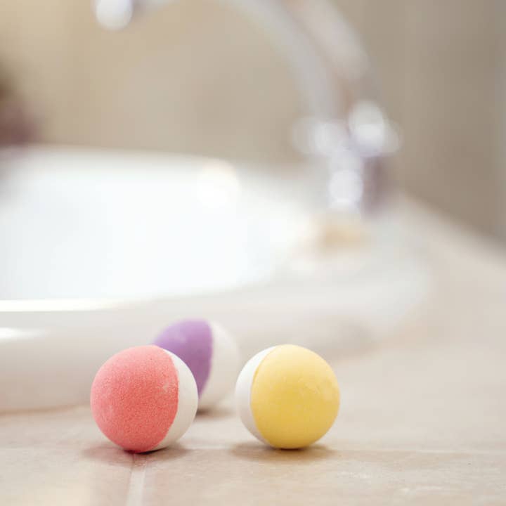 Lemon Lavender in A Fizzy Mini Bath Bombs