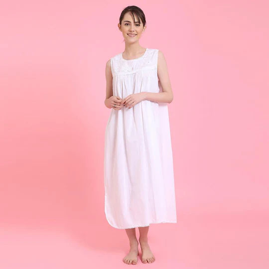 ELIZABETH WHITE GOWN, LARGE