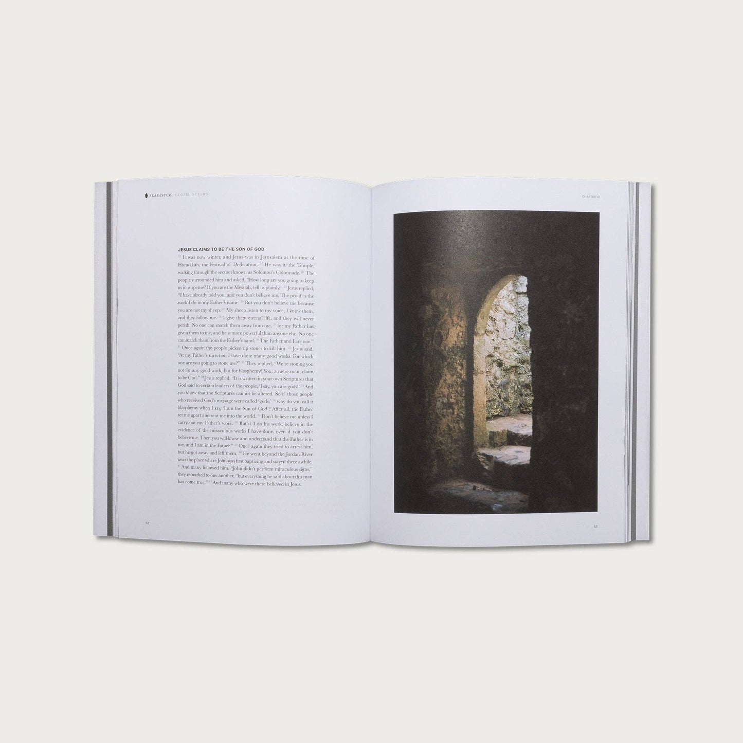 The Gospel of John: Softcover / New Living Translation (NLT)