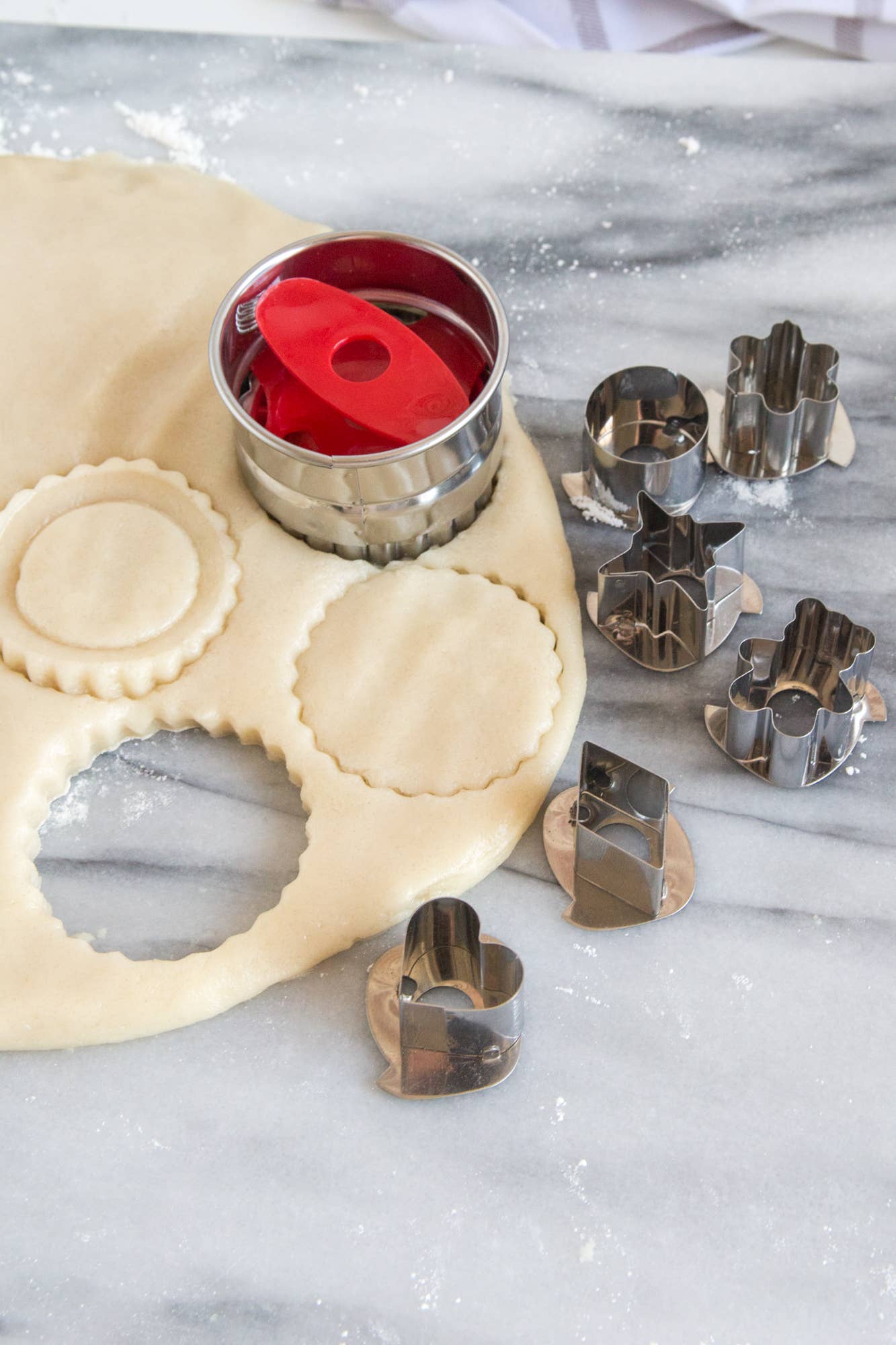 Fox Run Linzer Cookie Cutter Set, 6-Piece, 2.5" x 1.75"