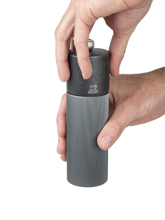 Manual Pepper Mill, Carbon Finish, 18 cm - 7in