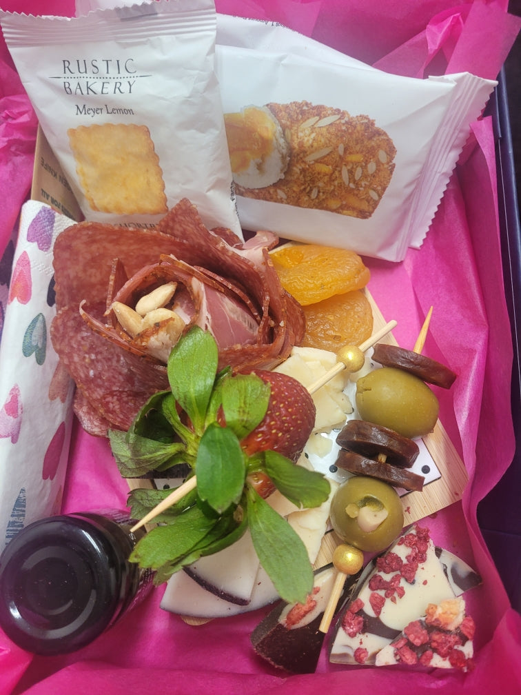 CHUCKTOOIE BOARD (CHARCUTERIE)