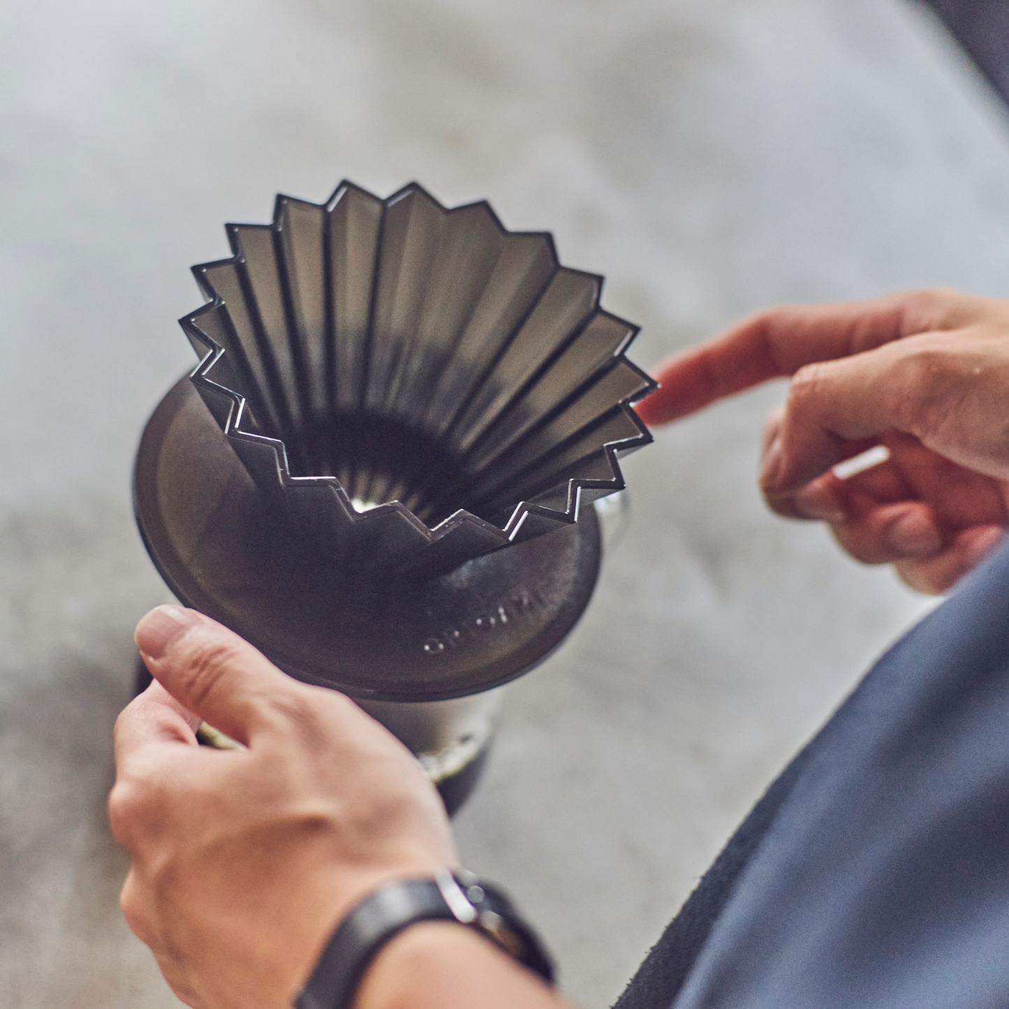 ORIGAMI AS Resin Dripper Holder: Black OR Clear