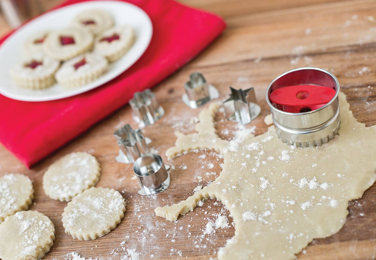 Fox Run Linzer Cookie Cutter Set, 6-Piece, 2.5" x 1.75"