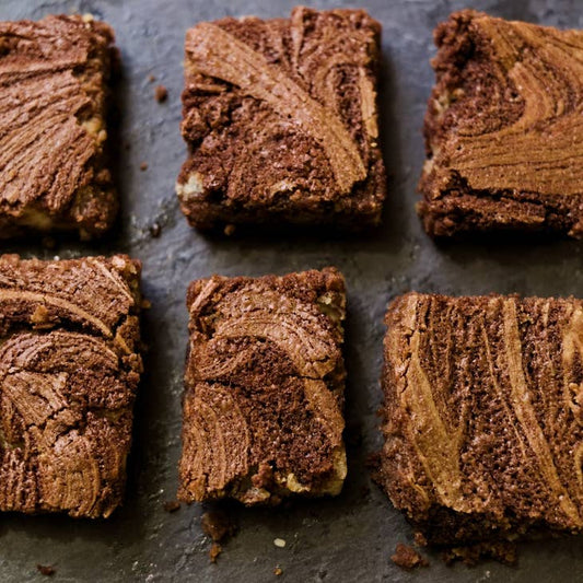 WHITE AND DARK CHOCOLATE BROWNIE MIX