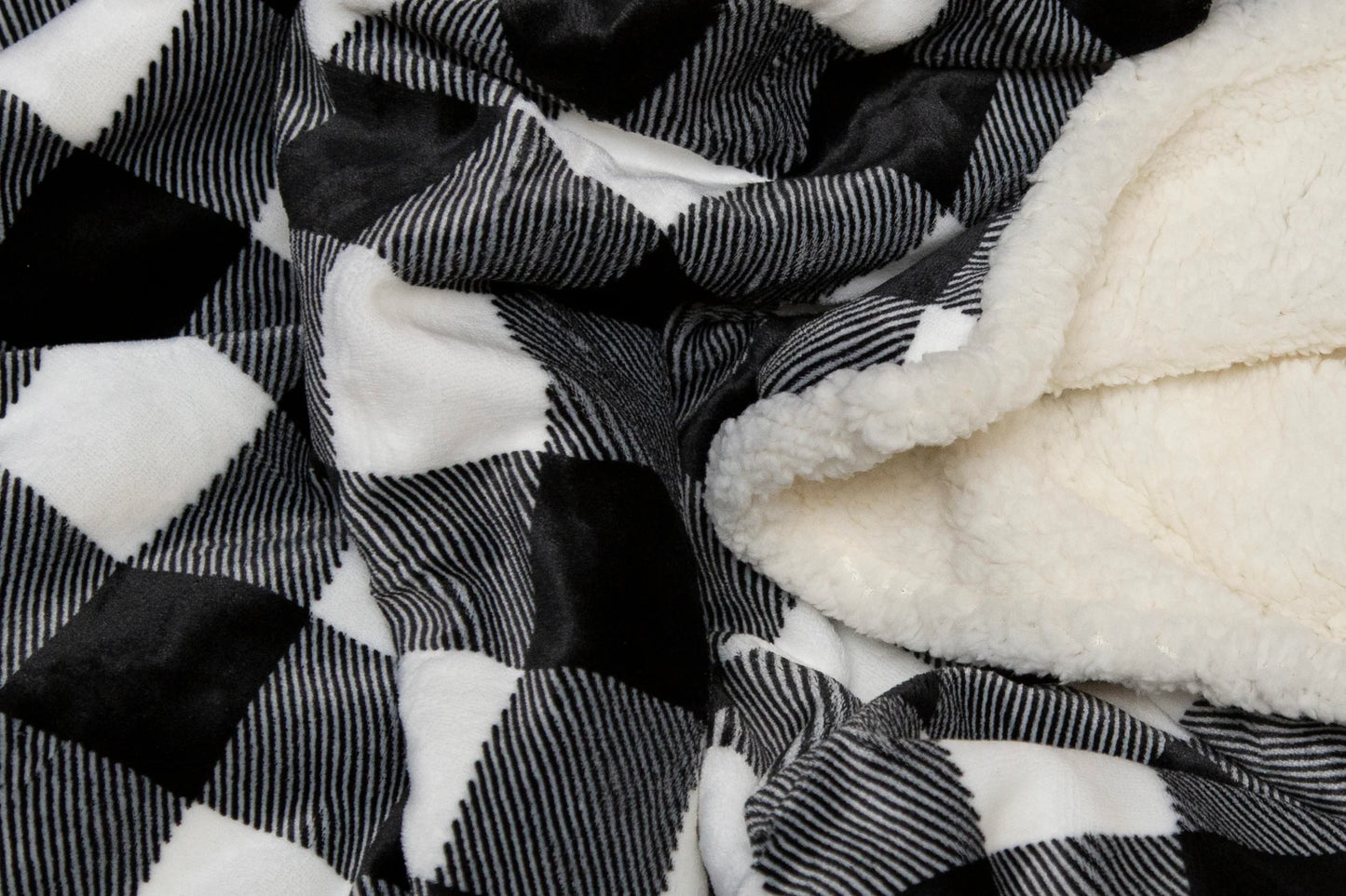 JP713TH Carsten's Black, White Plaid Plush Throw Blanket