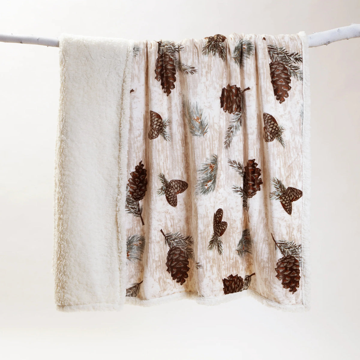 JP867 Carsten's Pinecone Plush Throw Blanket