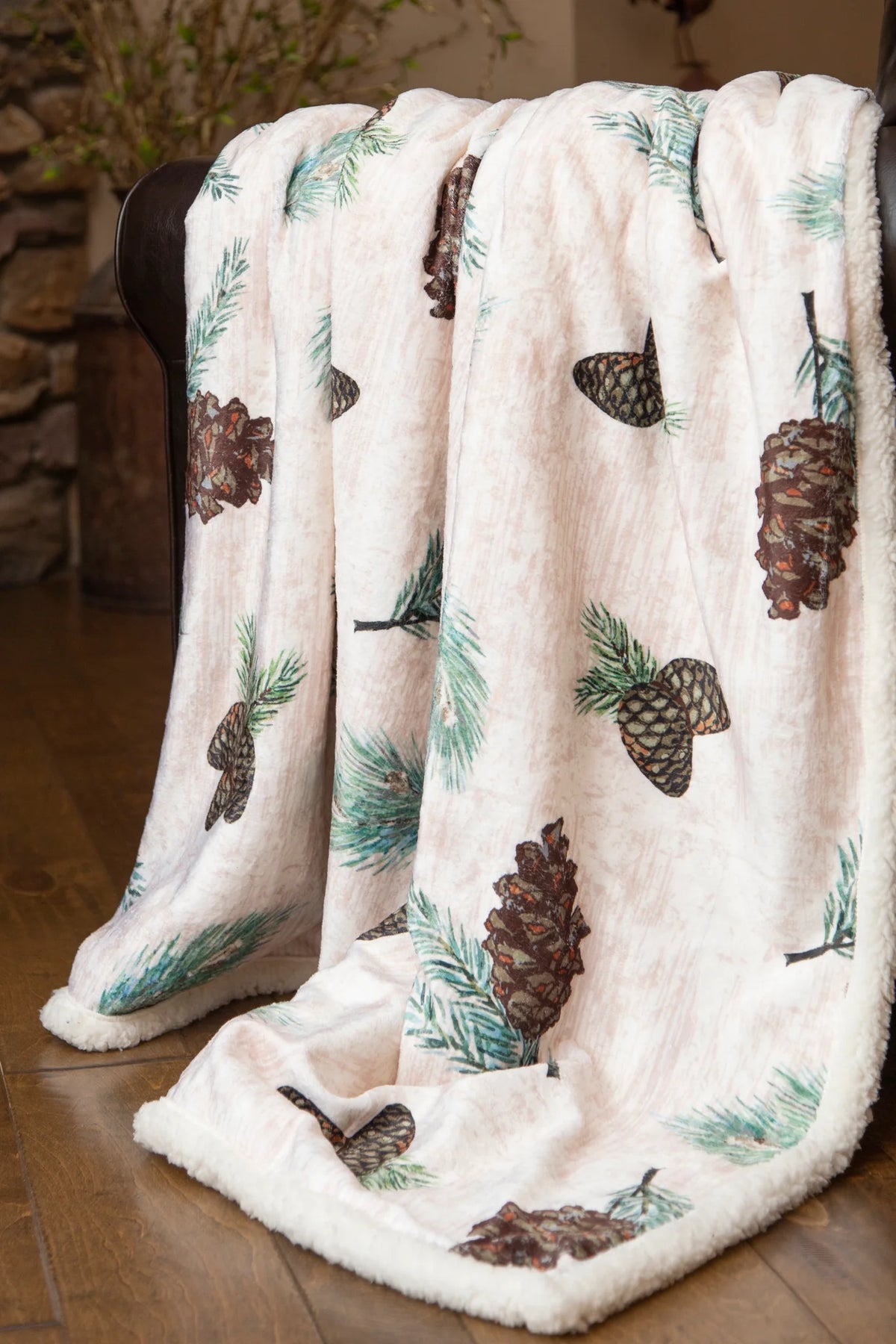 JP867 Carsten's Pinecone Plush Throw Blanket