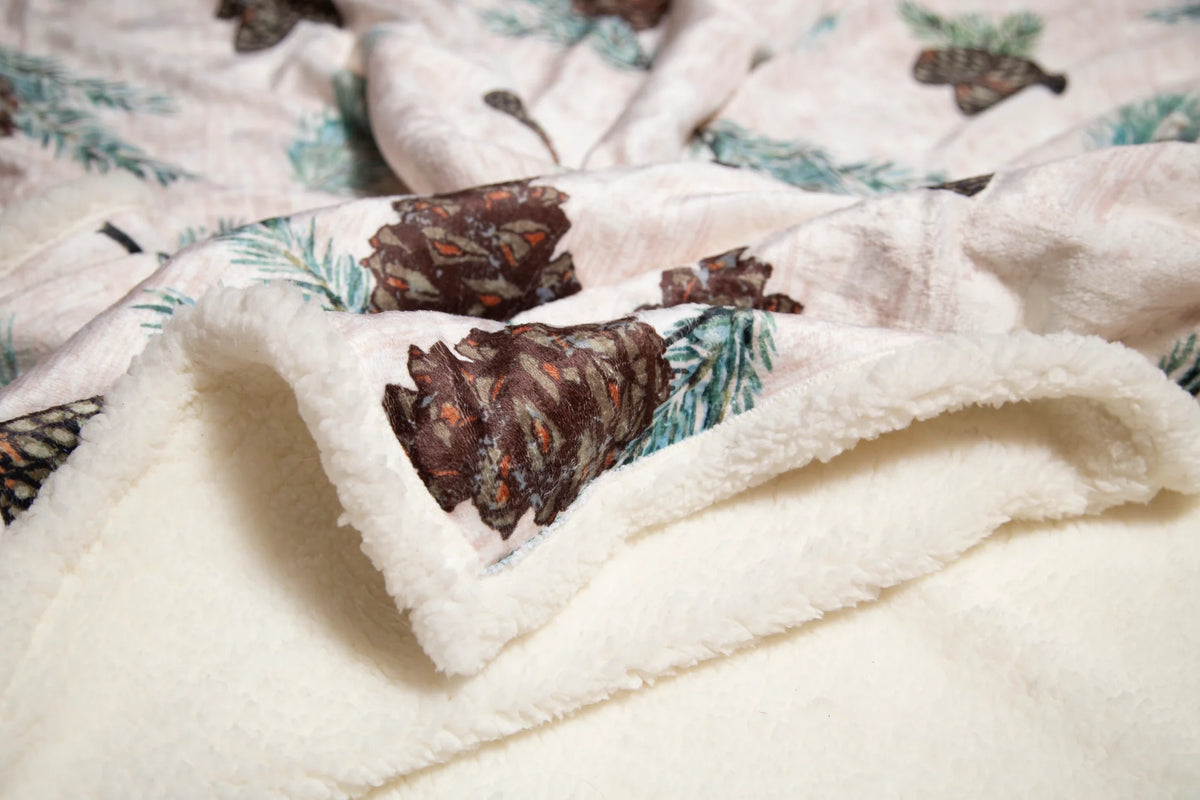JP867 Carsten's Pinecone Plush Throw Blanket