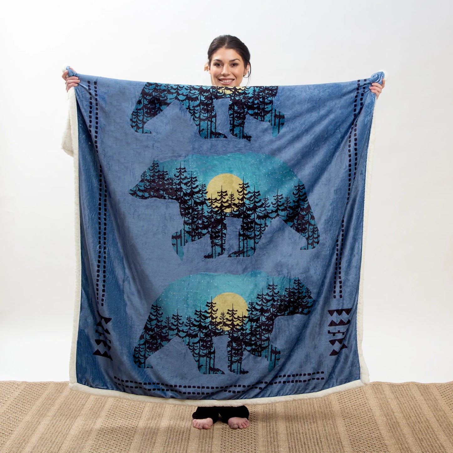 JP898 Carstens Three Bears Plush Throw Blanket
