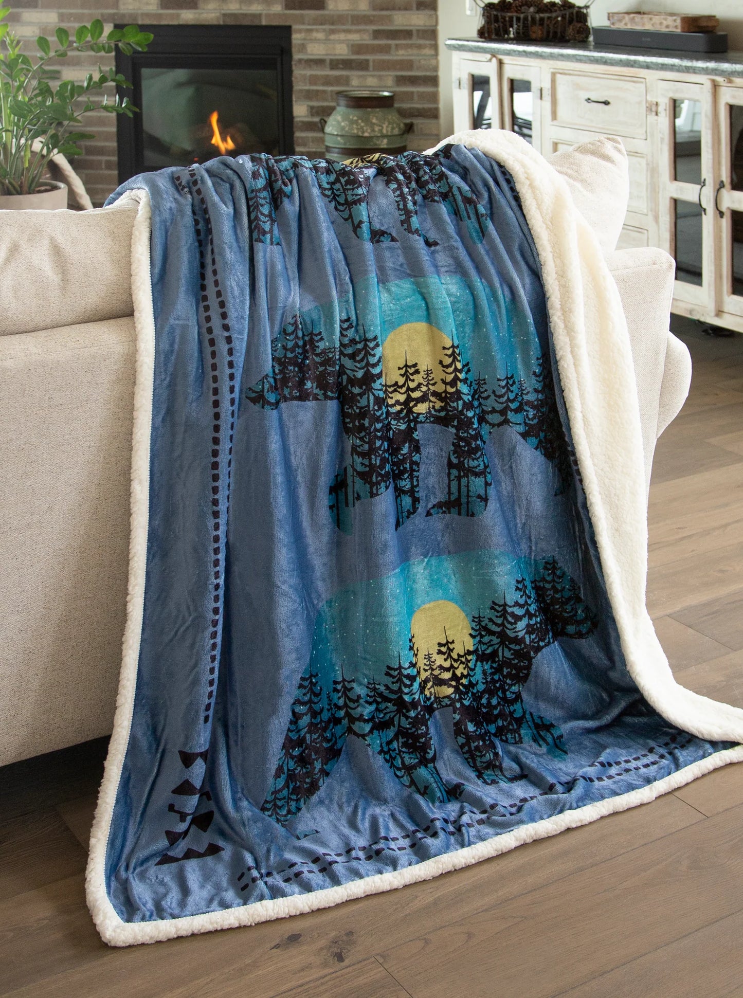 JP898 Carstens Three Bears Plush Throw Blanket