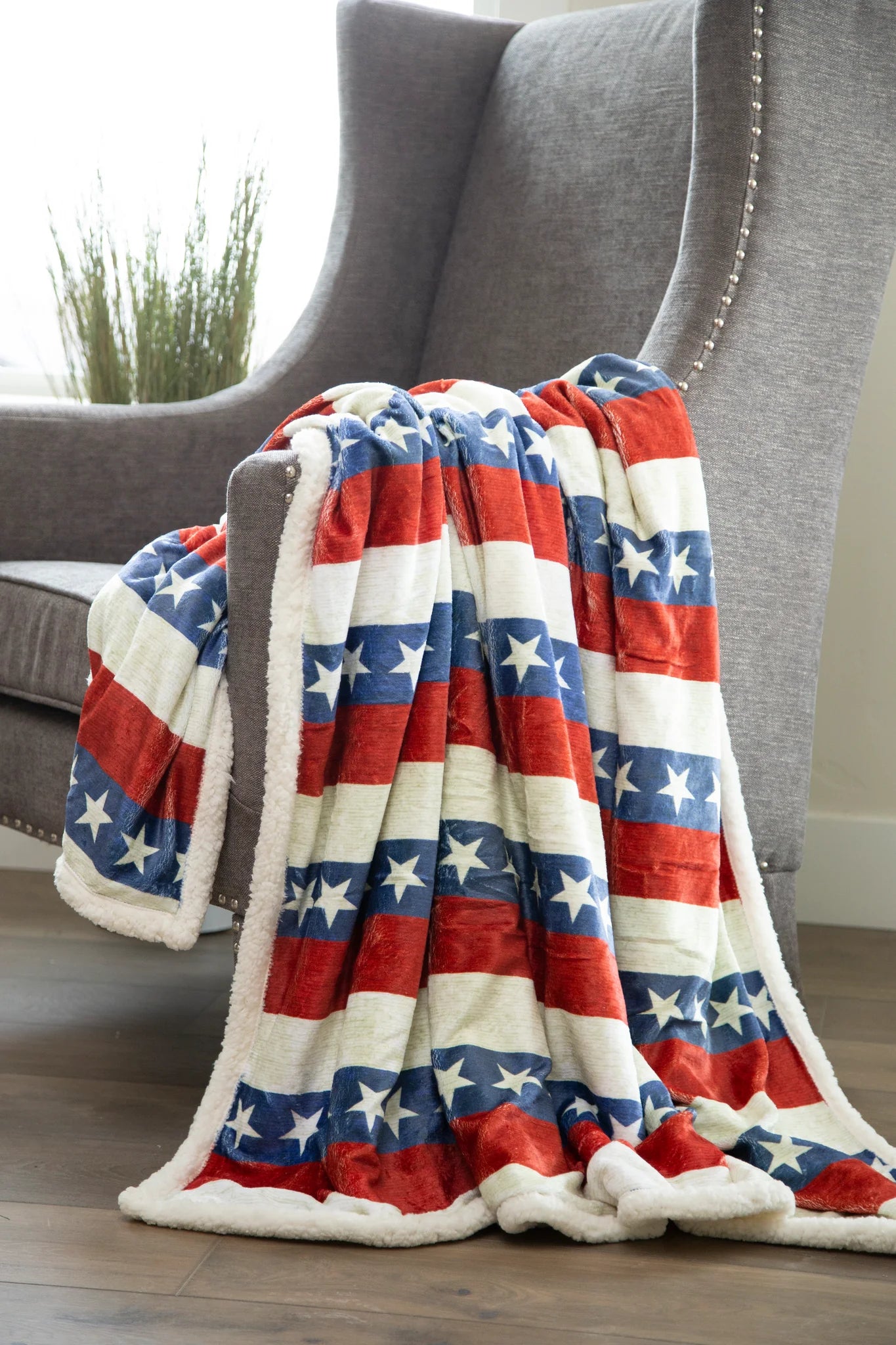 JP900 Carsten's Americana Plush Throw Blanket