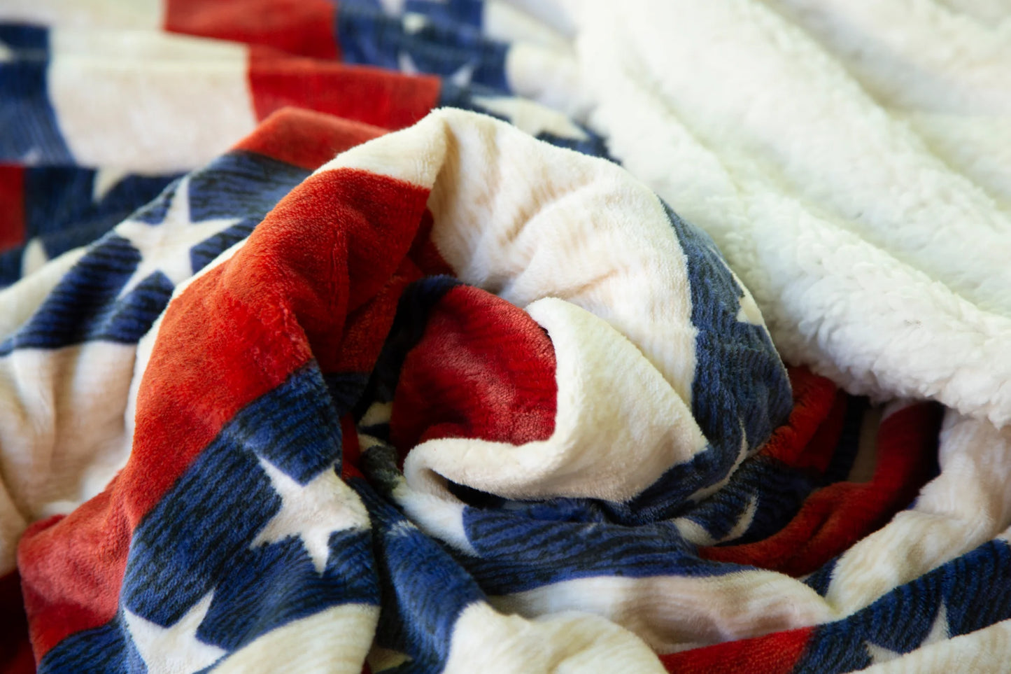JP900 Carsten's Americana Plush Throw Blanket