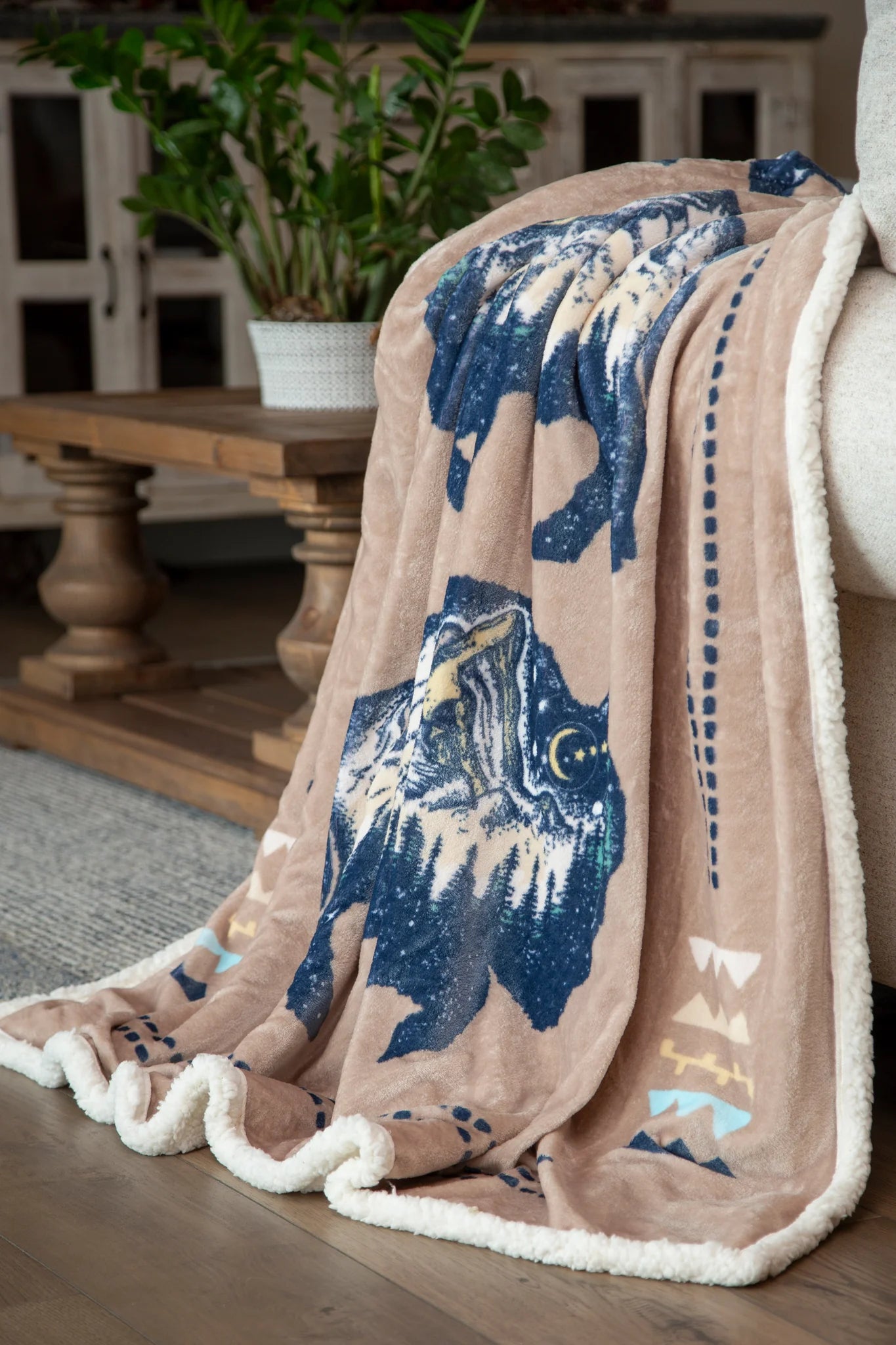 JP926 Casten's Three Buffalos Plush Throw Blanket