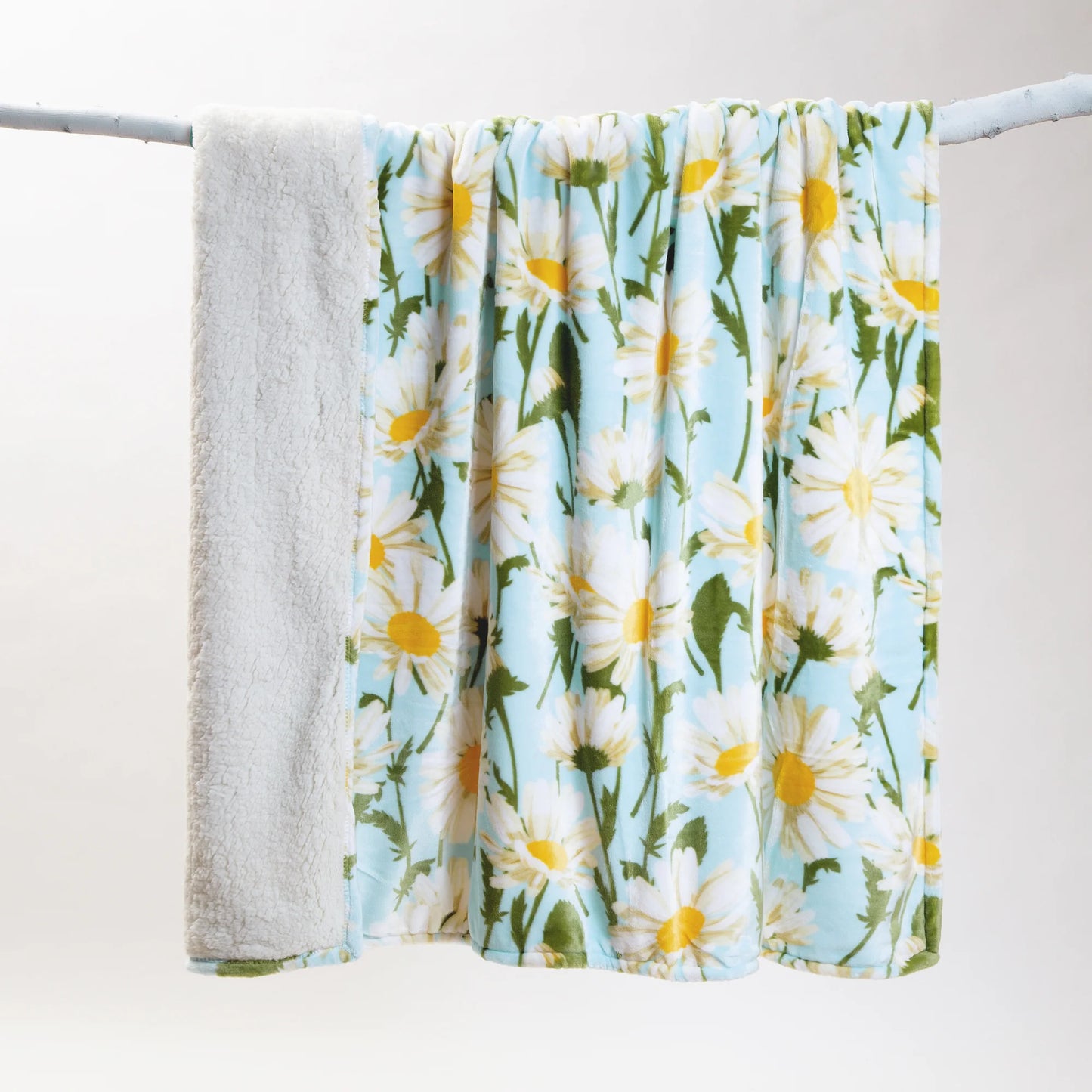 JP970 Carsten's Daisy Daydream Plush Throw Blanket